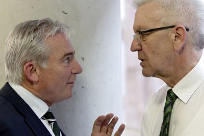 Strobl prescht nach vorn: Koalitionsvertrag nur ohne Kennzeichnungspflicht für Polizisten.