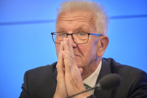Ministerpräsident Winfried Kretschmann äußert bloß Bedauern, keine Entschuldigung. Foto: Joachim E. Röttgers