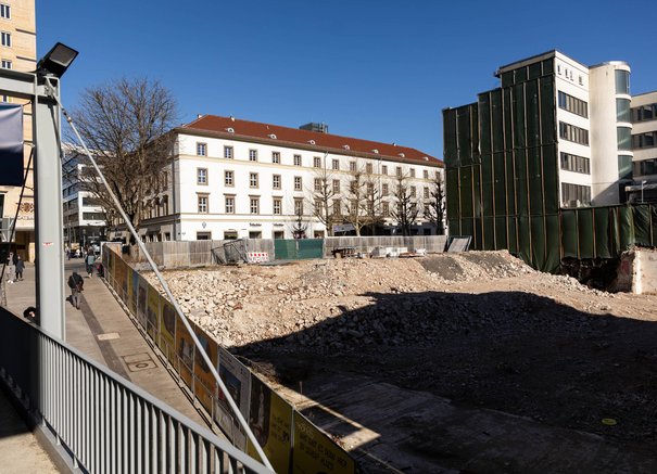 Das Benko-Loch neben der Schulstraße. Das Benko-Loch neben der Schulstraße.