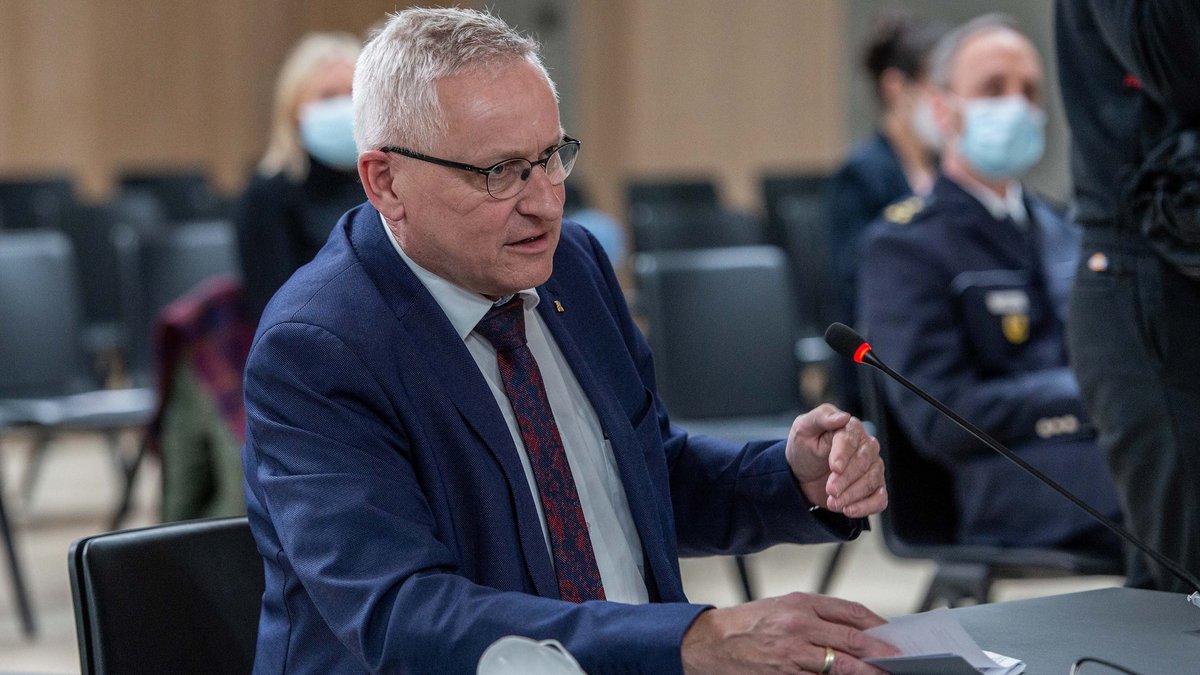 Thomas Blenke hat Erfahrung mit Ausschüssen – hier vor einem zu den "Querdenken"-Demos, April 2021. Foto: Jens Volle