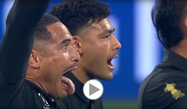 Nochmal die tanzenden Männer bei der WM 2023 im Bewegtbild. Filmstill: Youtube