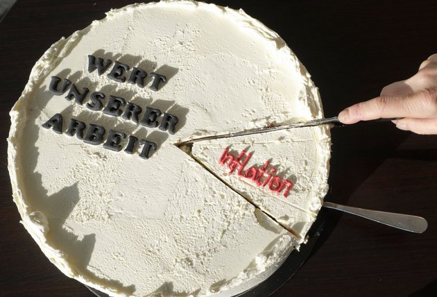 Auch Aktionär:innen bekommen ein Stück vom Kuchen. Auch Aktionär:innen bekommen ein Stück vom Kuchen.