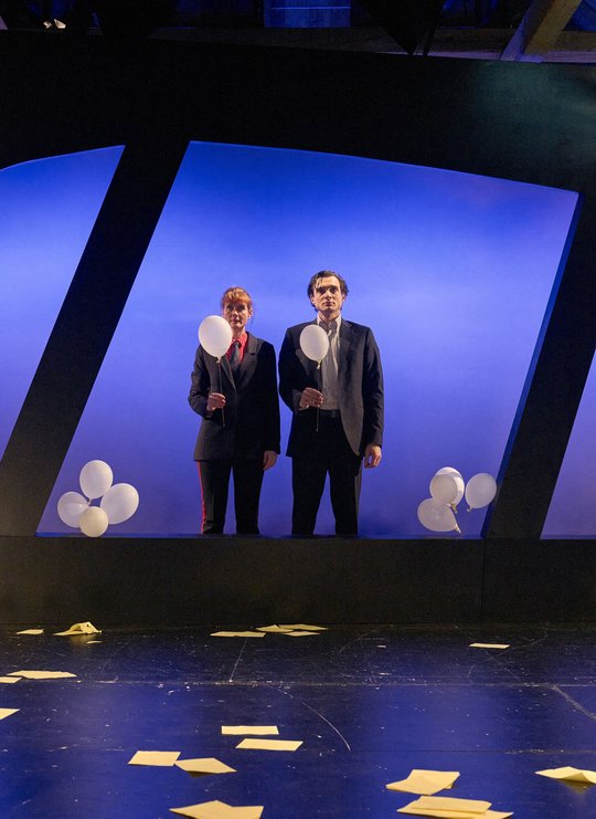 Ein Stück über das Verschwinden, den Verlust – hier auf der Bühne in Melchingen. Foto: Richard Becker, Theater Lindenhof Ein Stück über das Verschwinden, den Verlust – hier auf der Bühne in Melchingen. Foto: Richard Becker, Theater Lindenhof