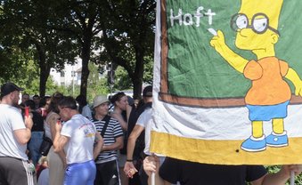 Mit Solidarität in den Knast