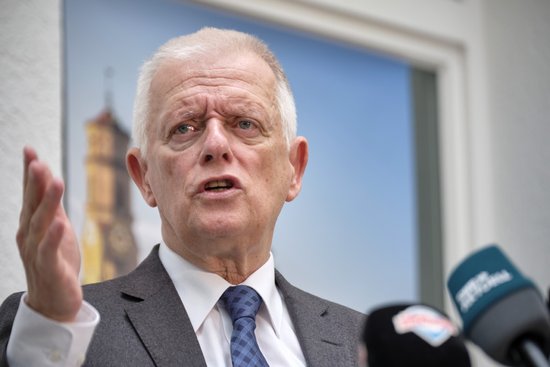 Letztes Jahr war OB Fritz Kuhn noch gegen einen Preisaufschlag. Diesmal befürwortet er den Schritt.