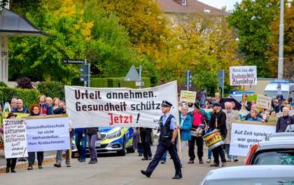 In Stuttgart geht man für saubere Luft laufend auf die Straße – so am 2.10.2017 ...
