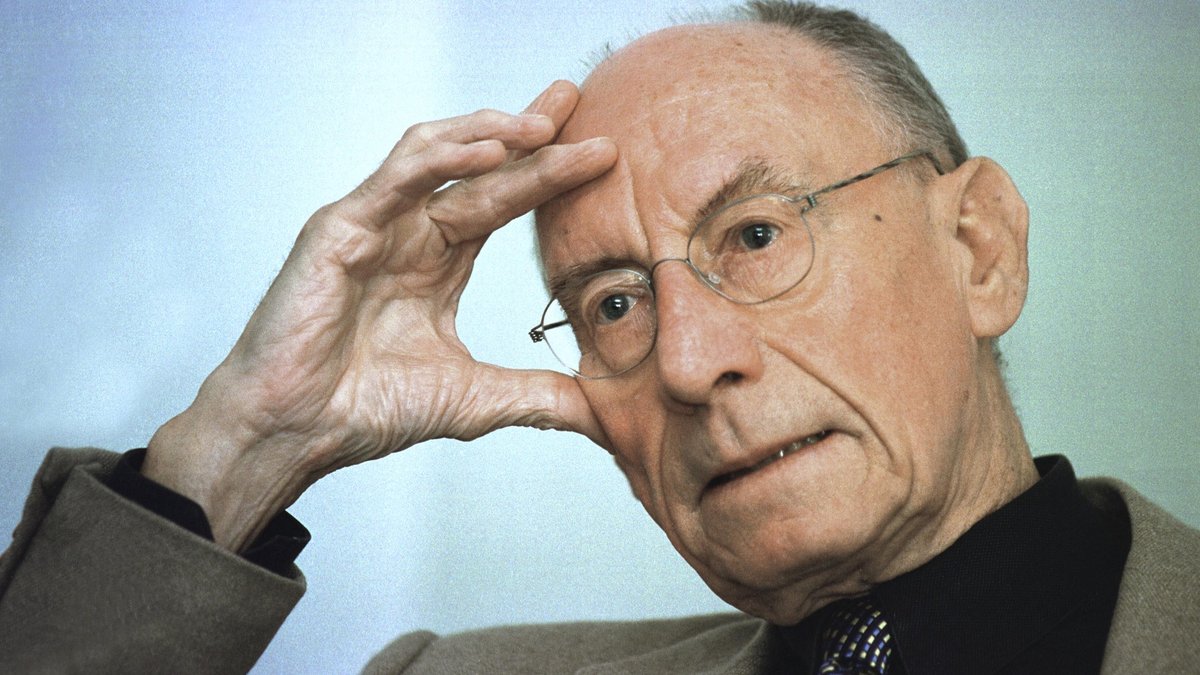 Edzard Reuter hat gesagt, die Demokratie müsse mit Zähnen und Klauen gegen die braunen Rattenfänger verteidigt werden. Fotos: Joachim E. Röttgers