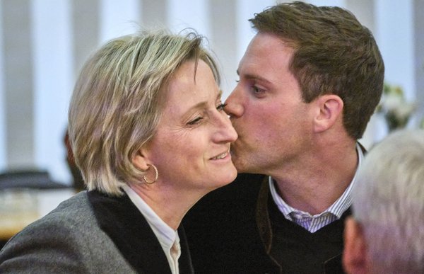 Ein Küsschen für Landeswirtschaftsministerin Nicole Hoffmeister-Kraut (CDU). Foto: Joachim E. Röttgers