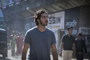 Saroo (Dev Patel) sucht in Indien nach seiner Familie.