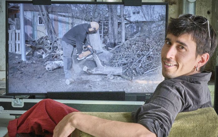 Álvaro García zeigt seinen Film über den Wagenhallen-Künstler Thomas Putze. Álvaro García zeigt seinen Film über den Wagenhallen-Künstler Thomas Putze.