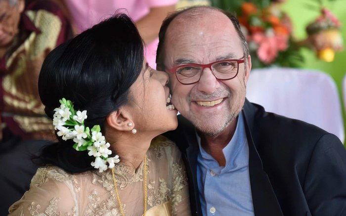 Ein Abenteuer, das Leben. Willi feiert 2017 Hochzeit mit seiner Frau Kanya. Foto: Charly Jäger  Ein Abenteuer, das Leben. Willi feiert 2017 Hochzeit mit seiner Frau Kanya. Foto: Charly Jäger