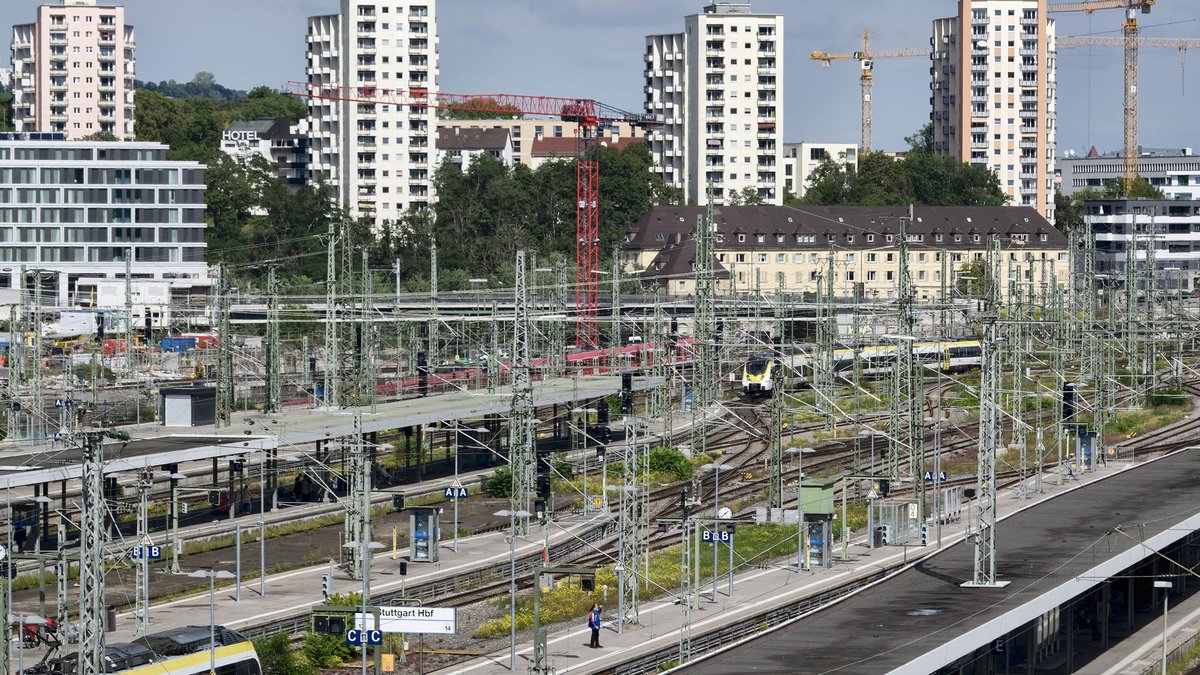 Das unmittelbare Gleisvorfeld des alten Stuttgarter Hauptbahnhofs könnte zum Begehr eines Bürgerbegehrens werden. Foto: Joachim E. Röttgers