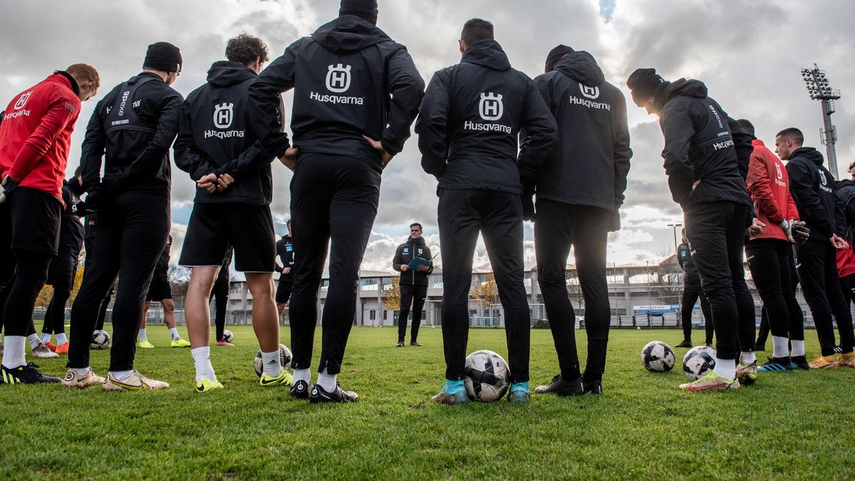 Teambesprechung vor dem Training.