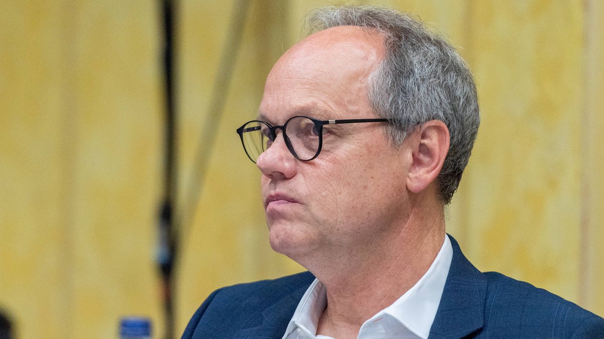 SWR-Chef Kai Gniffke sinniert über die Wettbewerbsfähigkeit der Demokratie. Fotos: Jens Volle