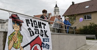 Kiebitze unterm Kirchenturm. Foto: Joachim E. Röttgers
