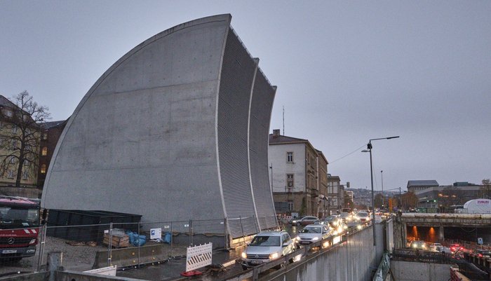 Das Schwallbauwerk für die S-21-Tunnel: weltweit größte Haifischflosse und Stuttgarts jüngstes Wahrzeichen. Foto: Joachim E. Röttgers