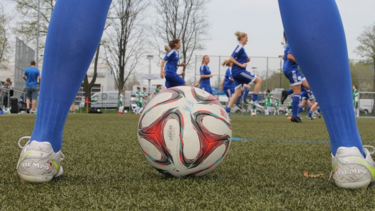 Selbst wenn's beim Frauenfußball anders liefe: Der Ball bleibt rund. Foto: VfB Obertürkheim
