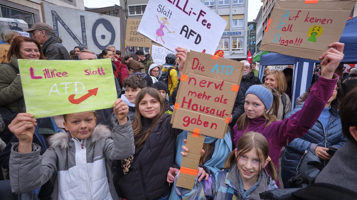 Spielen lieber mit Lilli-Fee als der AfD, am 24.2.2024 in Stuttgart.
