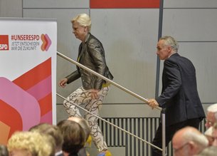 Hilde Mattheis mit Dierk Hirschel.