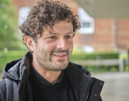 Der OB bediene sich rechtsextremer Narrative, meint Stadtrat Luigi Pantisano. Foto: Joachim E. Röttgers