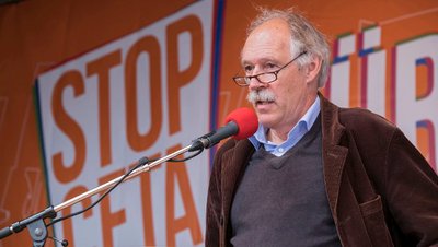 Da braut sich was zusammen: Gottfried Härle am Rednerpult.