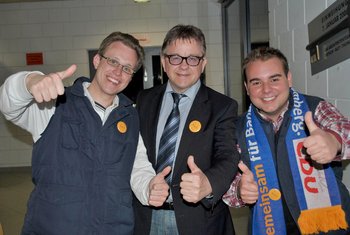 Daumen hoch von der Jungen Union: Guido Wolf im Wahlkampf 2011. Foto: CDU