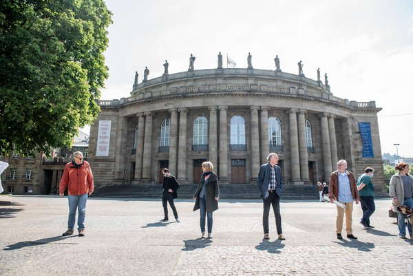 Kontext in der Findungsphase vor der Stuttgarter Oper. Fotos: Jens Volle