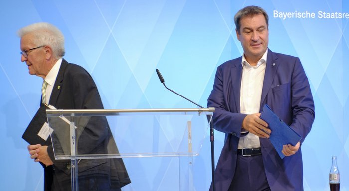 Des einen Leid ist des anderen Freud' – MP Kretschmann zu Besuch bei MP Söder, 2022.