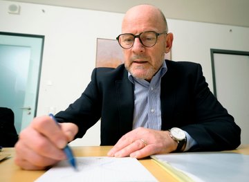 Winfried Hermann will Nachbesserungen, die Bahn mehr Kostenübernahmen. Foto: Joachim E. Röttgers