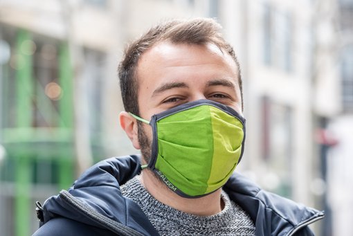 Mit Alltagsmasken schützt man zwar nicht sich selbst, aber womöglich andere. 