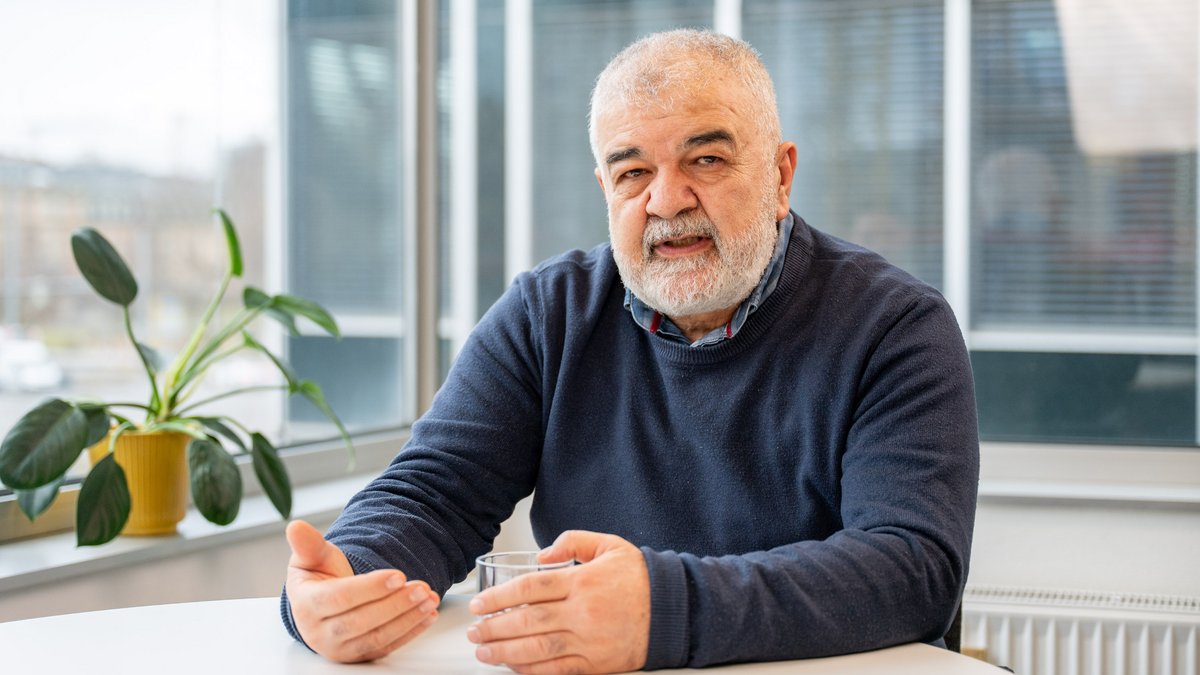 "Cem ist ein Mensch, der nie vergessen hat, woher er kommt", sagt Gökay Sofuoğlu. Foto: Jens Volle