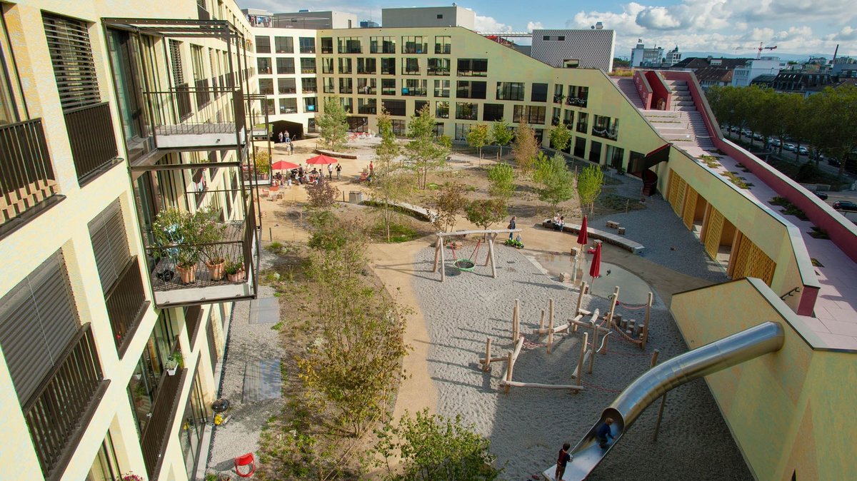 Mit Beispielen aus Zürich – etwa dem Projekt Kalkbreite, angesiedelt über einem Straßenbahndepot. Foto: Volker Schopp