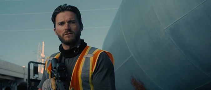 Kaum mehrdimensionaler: des Helden Gegenspieler Jan, verkörpert von Scott Eastwood (dessen Vater Clint das gesichtsausdrucksarme Spiel quasi erfunden hat).