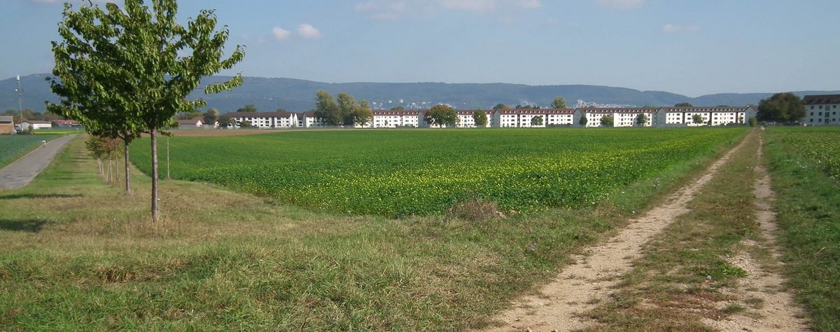 Hauptort des Geschehens: das Patrick-Henry-Village am Stadtrand. Foto: Wikimedia.org, 4028mdk09 Hauptort des Geschehens: das Patrick-Henry-Village am Stadtrand. Foto: <a href="//commons.wikimedia.org/wiki/User:4028mdk09" title="User:4028mdk09"> Wikimedia.org, 4028mdk09</a>, <a href="https://creativecommons.org/licenses/by-sa/3.0" title="Creative Commons Attribution-Share Alike 3.0">CC BY-SA 3.0</a>, <a href="https://commons.wikimedia.org/w/index.php?curid=18607021">Link</a>