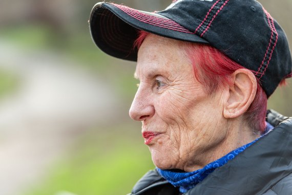Ein Lama gab ihr den buddhistischen Namen "Juwel strahlendes Licht."