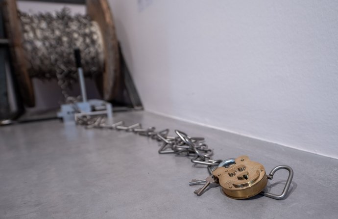 Vorhängeschloss Billy B. an Herzchenkette.