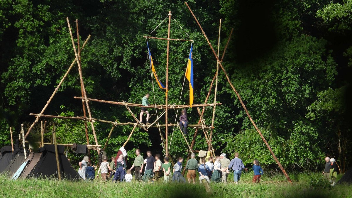 Ein völkisches "Pfingstlager", 2024 im niedersächsischen Marxen. Mit dabei ist Familie B. aus Reutlingen. Foto: isso.media