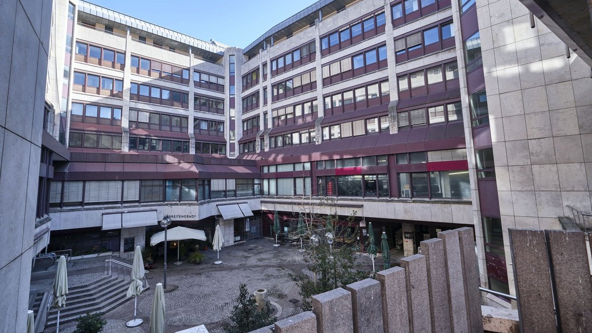 Dort hockt das Amt, das in Stuttgart für Waffen, Sprengstoff und andere scharfe Sachen zuständig ist. Fotos: Joachim E. Röttgers