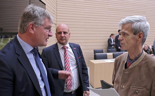 Ex-Fraktionsvorsitzender Jörg Meuthen (links) und Wolfgang Gedeon, zweifelhafter Literat. Foto: Joachim E. Röttgers