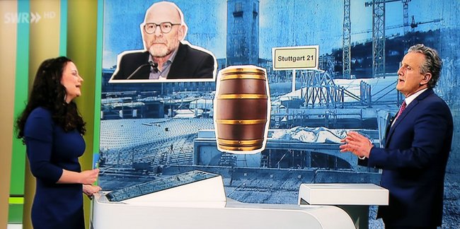 OB Frank Nopper mit SWR-Moderatorin Alexandra Gondorf vor dem Fass ohne Boden. Screenshot: www.swrfernsehen.de