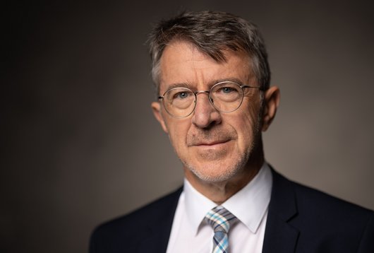 Autoren der Sicherheitsstudie: die Kriminologen Dieter Hermann (Porträtfoto: Konrad Gös) ...