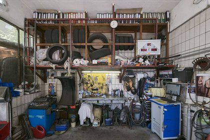 Chaos und nackte Frauen: die Helmut und Helmut'sche Werkstatt