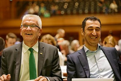 Hatten 2015 gut lachen: Oberrealos Winfried Kretschmann und Cem Özdemir. Foto: Joachim E. Röttgers