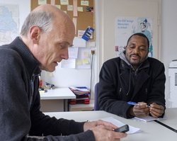 Kontext-Autor Dietrich Heißenbüttel (links) im Gespräch.