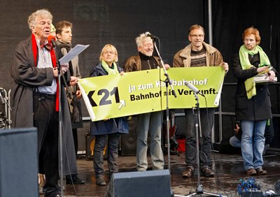 Ein Bild aus vergangenen Tagen: Stocker inmitten seiner Mitstreiter im Dezember 2010. Foto: Joachim E. Röttgers