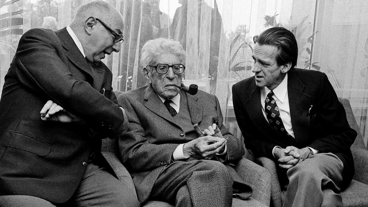 Die gelehrte Dreifaltigkeit bei Jensens 1975 zu Hause (von links): Hans Mayer, Ernst Bloch und Walter Jens. Foto: Manfred Grohe