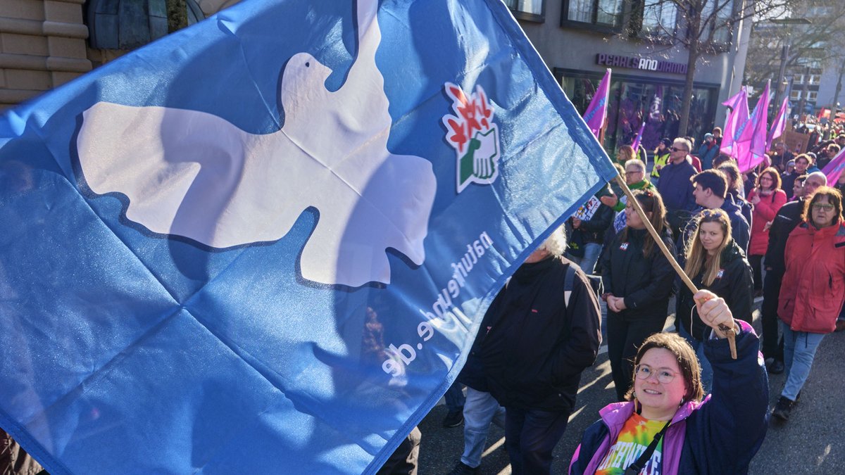 Das Symbol für den Frieden schlechthin, hier in Heilbronn auf die Straße getragen. Foto: Joachim E. Röttgers