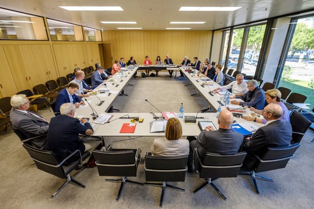 Das Präsidium hat beschlossen, dass es eine neue Hausordnung geben wird.