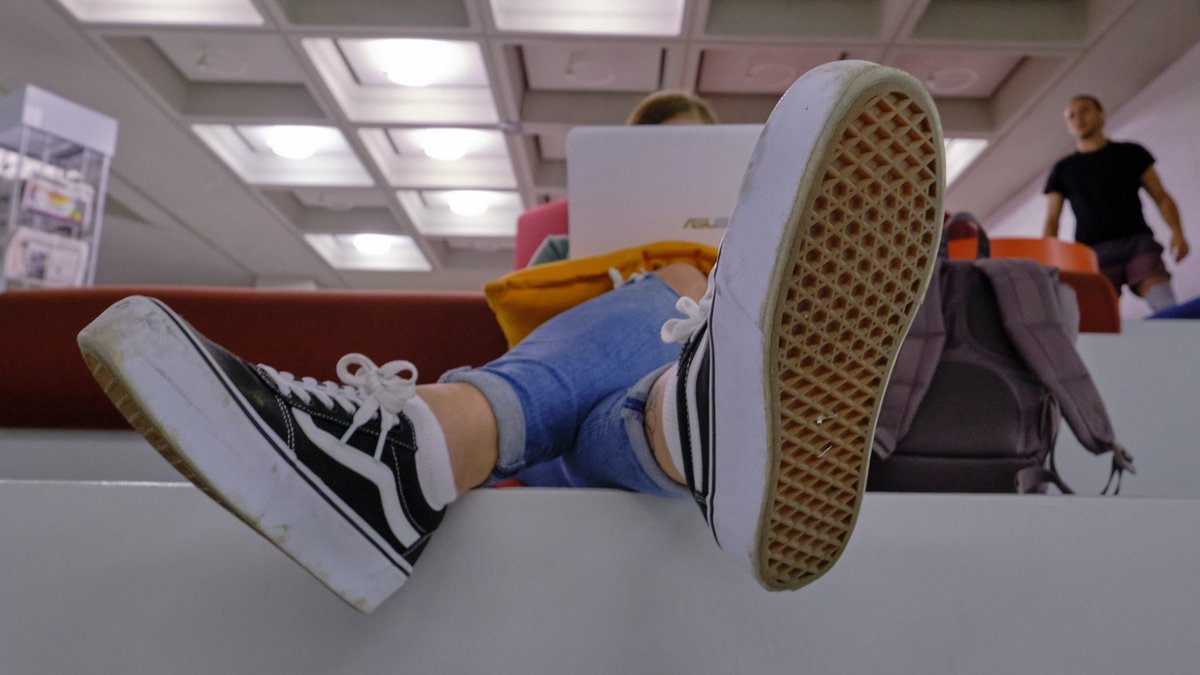 Armut und Bildung hängen nicht unbedingt zusammen, Armut und Umverteilung schon. Fotos: Joachim E. Röttgers