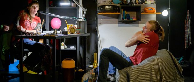 Szene aus der aktuellen Studio-Theater-Inszenierung "Lokalhelden". Foto: Stephan Haase